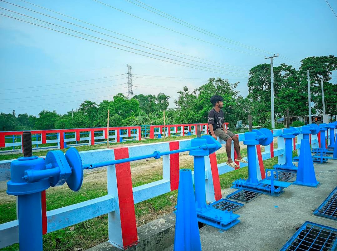 বড় কালিকাপুর ৩নং সুইচ গেট (৬ ভেন্ট)